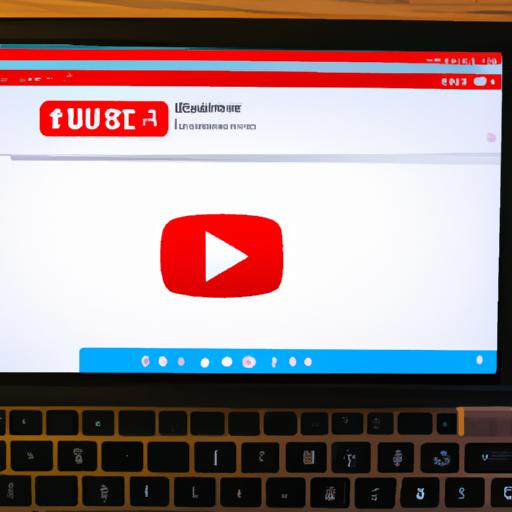 Một chiếc laptop với trang YouTube mở, hiển thị các tùy chọn để tải video về máy với chất lượng Full HD.
